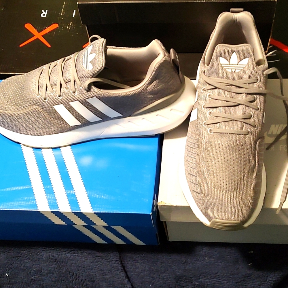 Adidas Swift Run 22. Size 13.